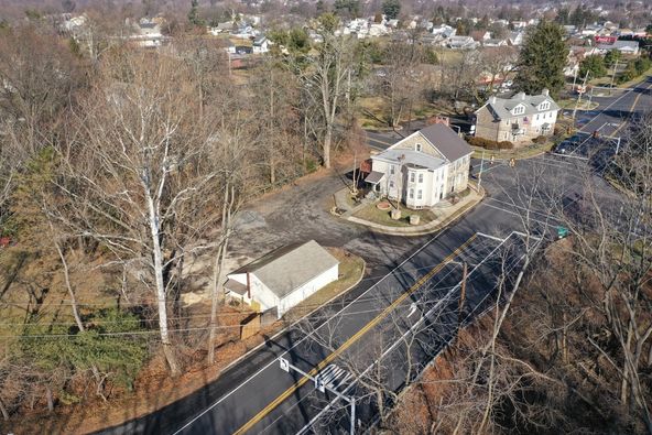Historic Daniel LaRue Inn Office Space : 970 Durham Rd, Langhorne, PA 19047